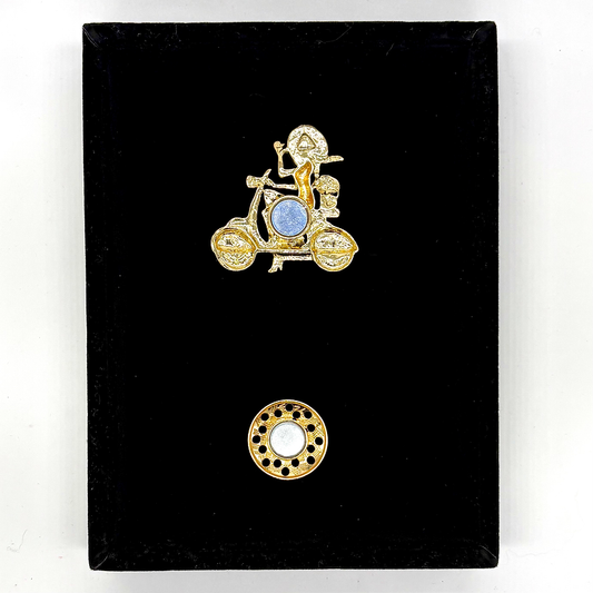 Chic Motor Magnetic Brooch